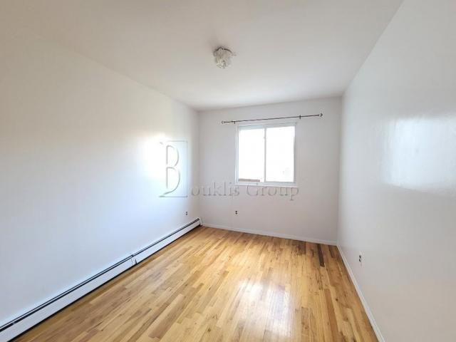 Building Photo - 3 bedroom in ASTORIA NY 11103