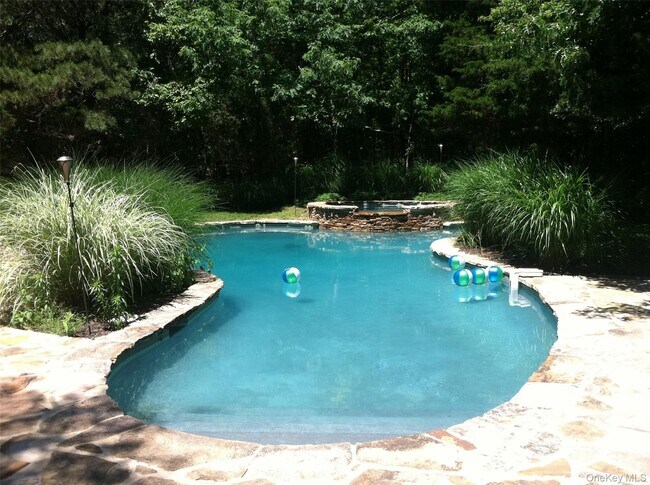 Building Photo - 110 Greenleaf Ln