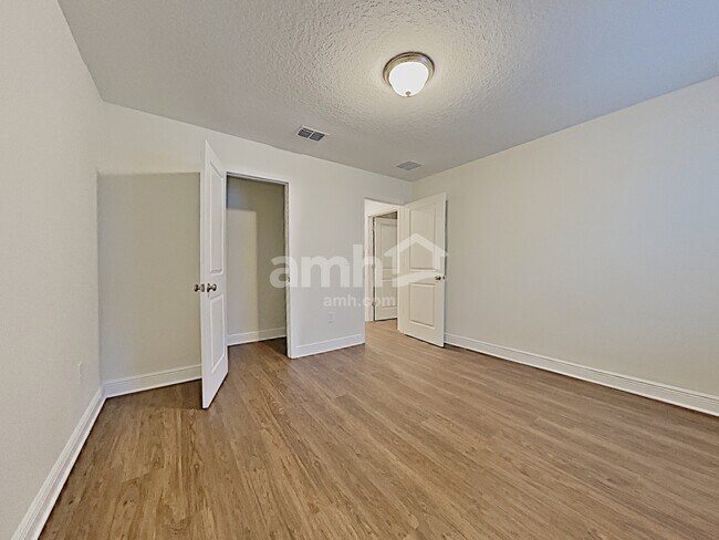 Building Photo - 743 Zarabrooke Ct