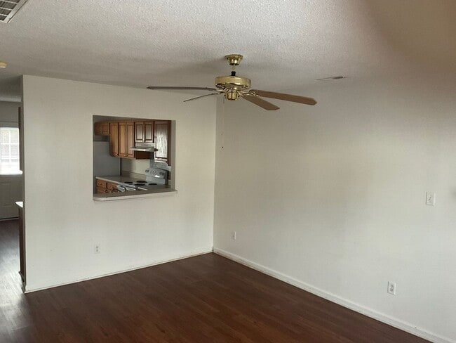 Building Photo - 980 W Pueblo Dr