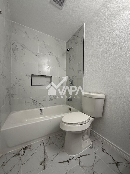 Building Photo - 12411 Gran Vista St