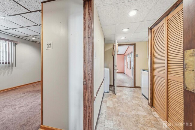 Building Photo - 62 Pinho Ave