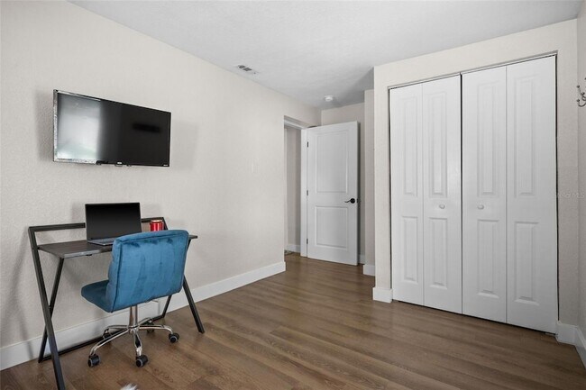Building Photo - 418 40th Ave S