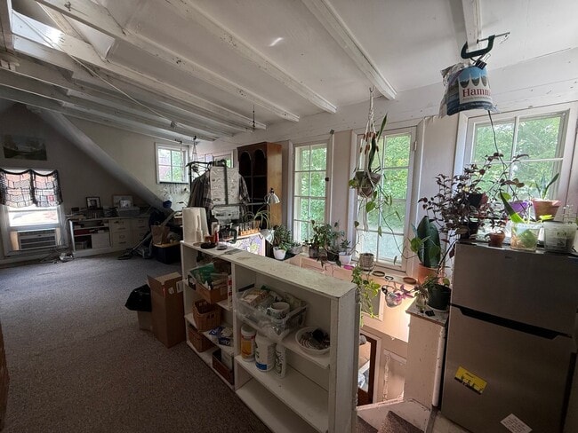 Building Photo - $600 | Studio, 1 Bathroom 2nd Floor Apartment | Cat Friendly* | Available for July 30th, 2026 Mov...
