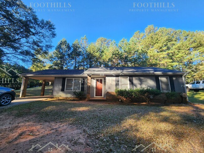 Building Photo - 3-Bed Home with Open Floor Plan and Carport