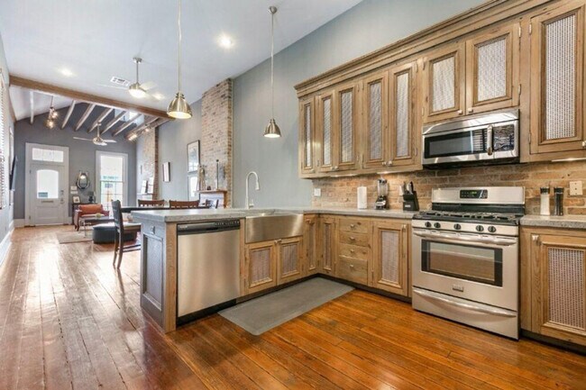 Building Photo - 1407 Baronne St