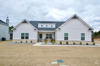 Building Photo - Stunning 4-Bedroom Home with Spacious Yard...