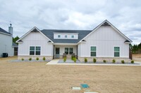 Building Photo - Stunning 4-Bedroom Home with Spacious Yard...