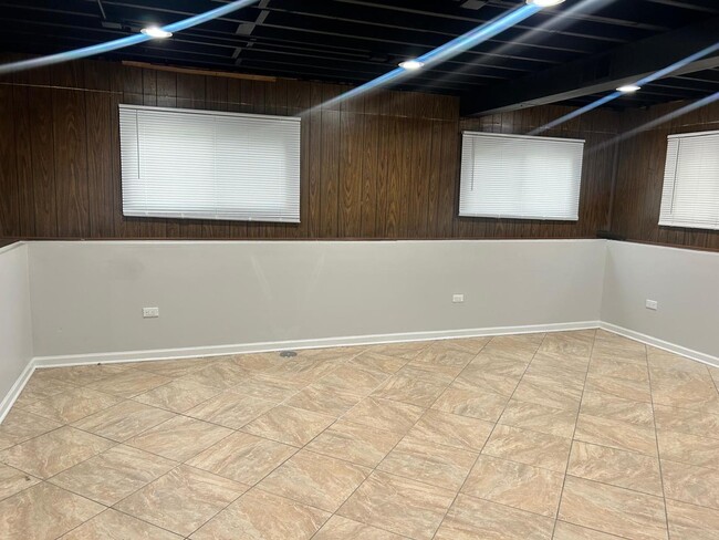Building Photo - 1324 Leslie Ln E
