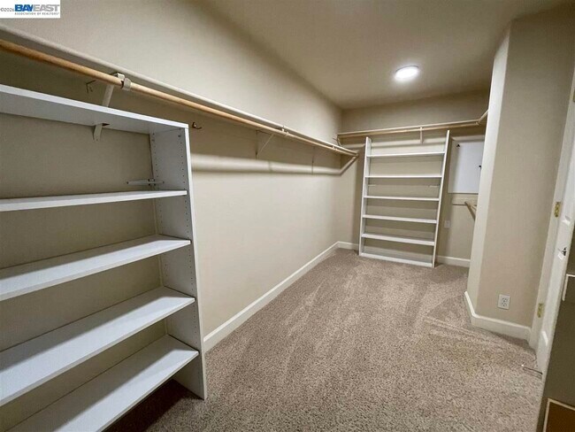 Building Photo - 9332 Mediar Dr