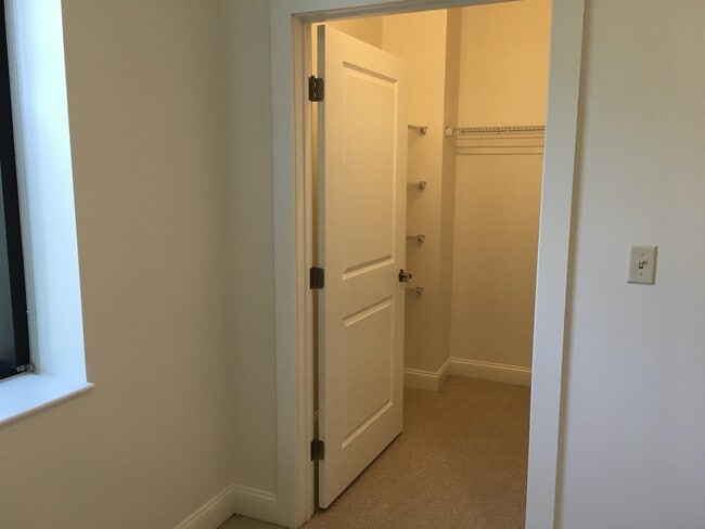 Building Photo - 875 Elm St