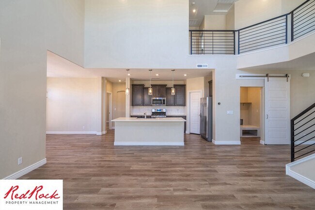Building Photo - Stunning 4 Bedroom Home. Dog friendly!