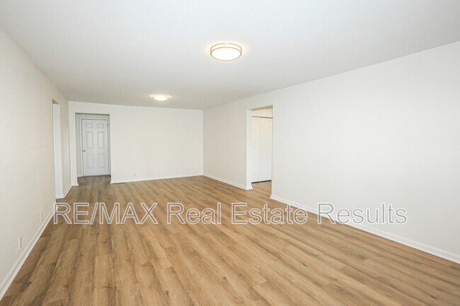 Building Photo - 1741 E 1st Ave