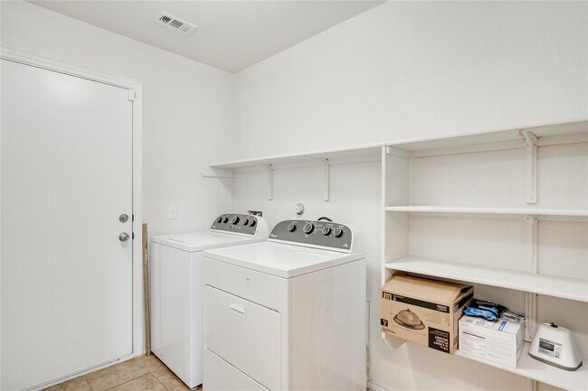 Building Photo - 5701 Cass Ct