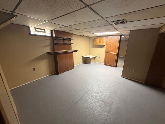 Building Photo - 3 Bedroom Bungalow in Eastpointe, MI - Sec. 8 OK