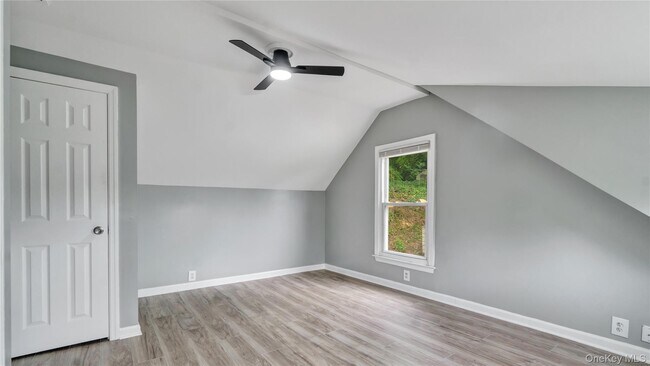 Building Photo - 22 Town Path