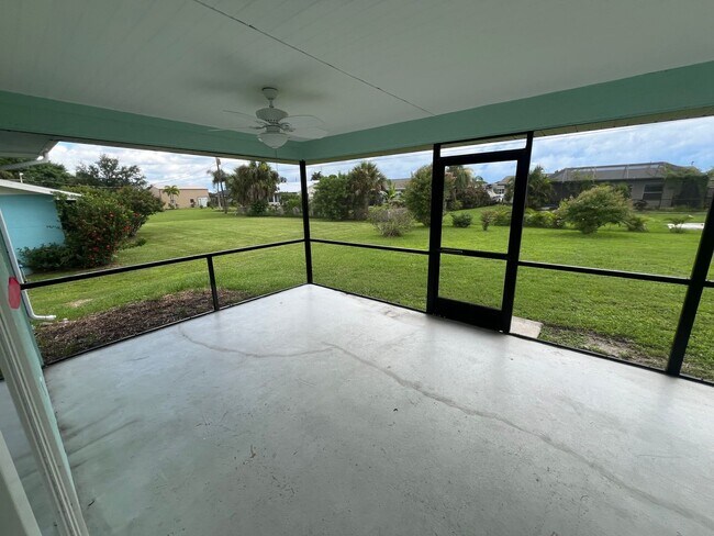 Building Photo - Annual ** Newly Renovated ** 3 Bedroom / 2...