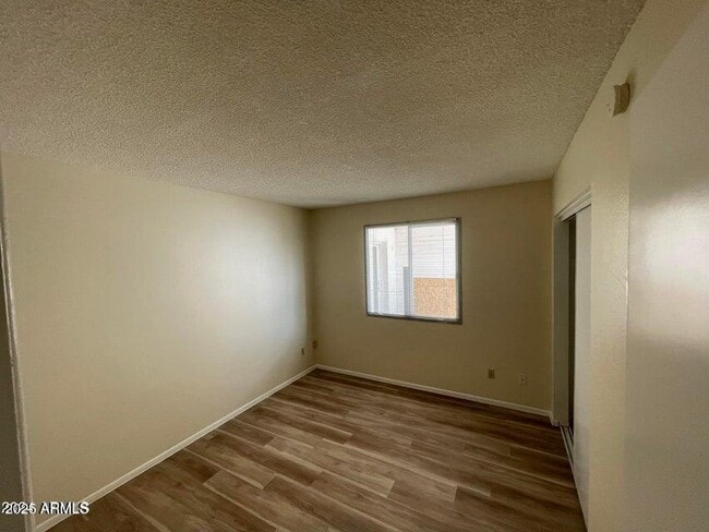 Building Photo - 2709 S Alder Dr