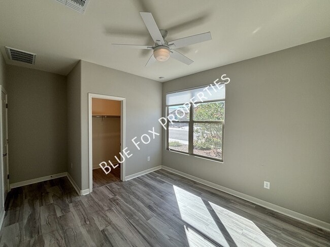 Building Photo - 5536 W Lazy Farm Dr