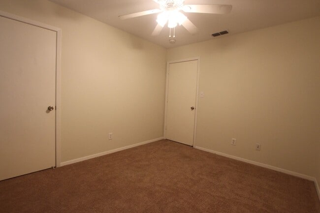 Building Photo - 408 Redbud Cir