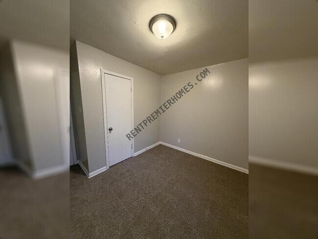 Building Photo - 7720 Bradley Dr