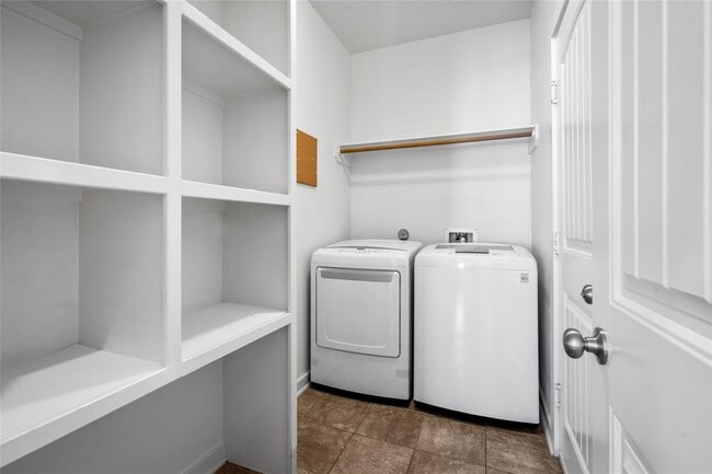 Building Photo - 6039 Yale St