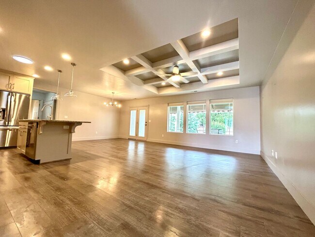 Building Photo - Lovely Single Family House Available!!!!