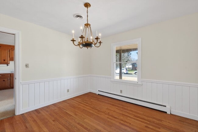 Building Photo - 2305 Lakewood Ln