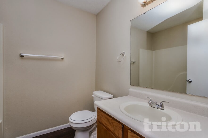 Building Photo - 10549 Kensil St