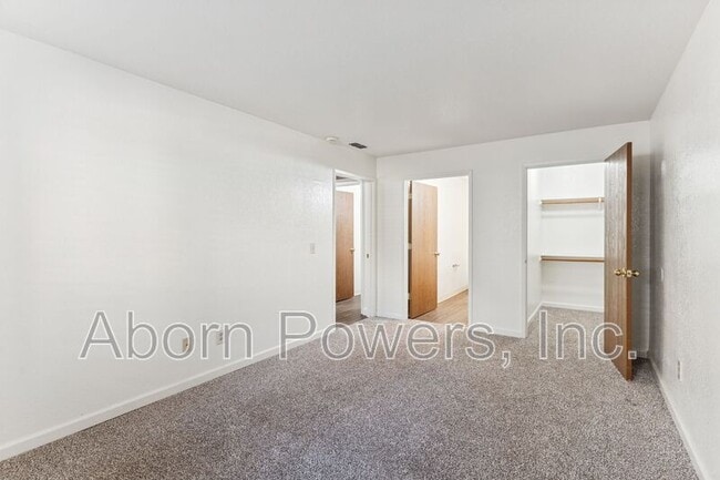 Building Photo - 2529 Greenwood Ln