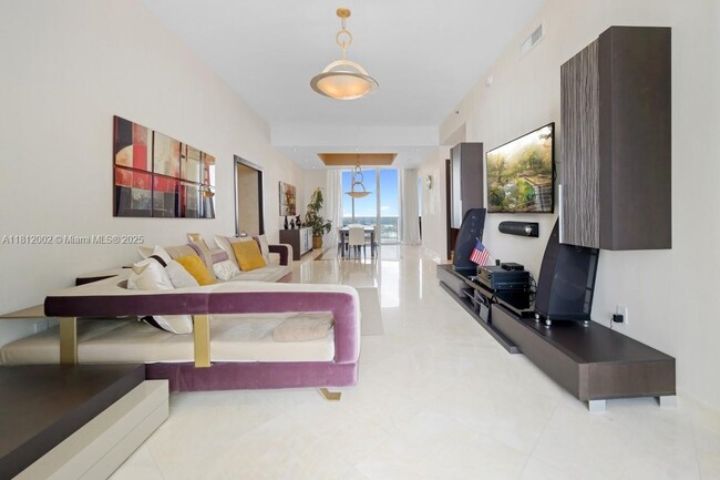 Building Photo - 16001 Collins Ave