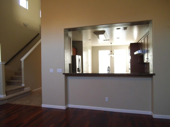 Building Photo - 887 Lemieux Ln