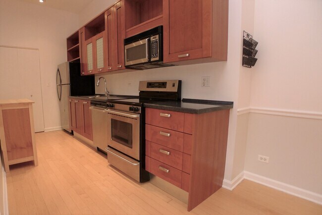 Building Photo - 807 Church St