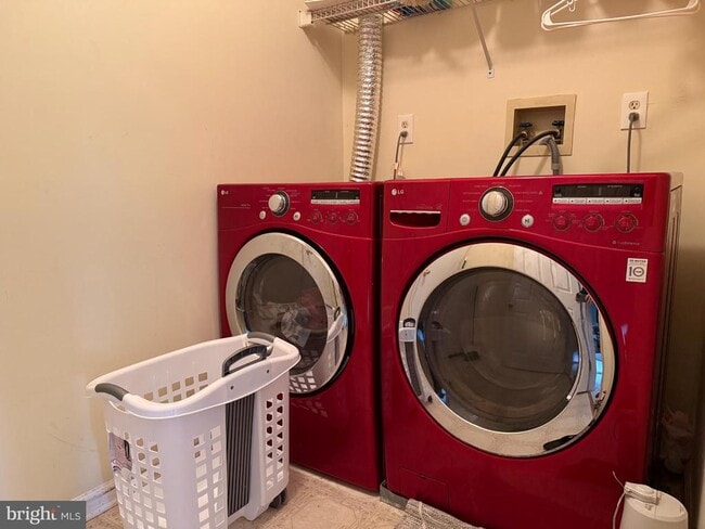 Building Photo - 3 Nathan Ct