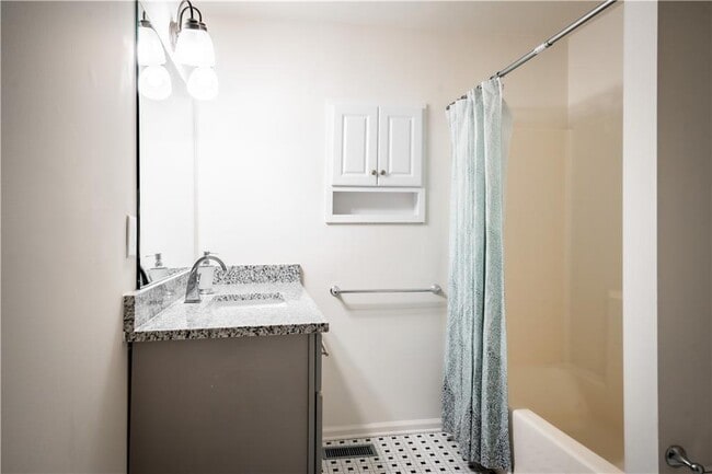 Building Photo - 1353 Finley St NE