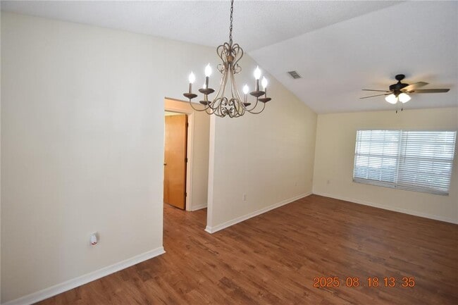 Building Photo - 38927 Carr Dr