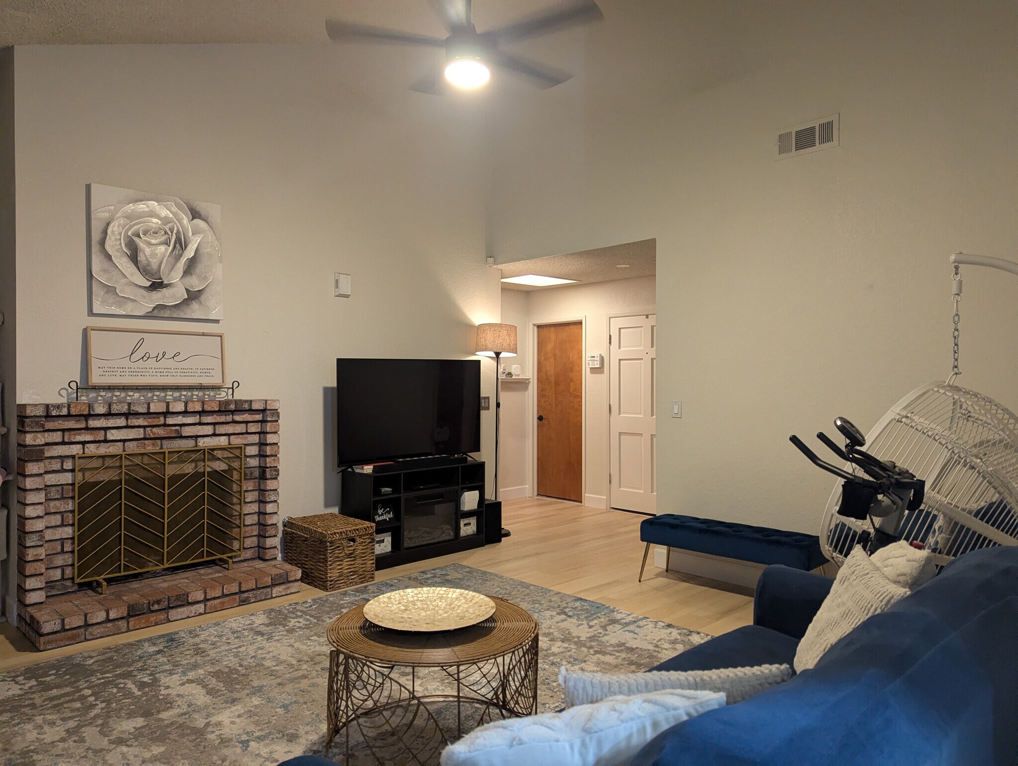 Building Photo - 2337 St Lawrence Ln