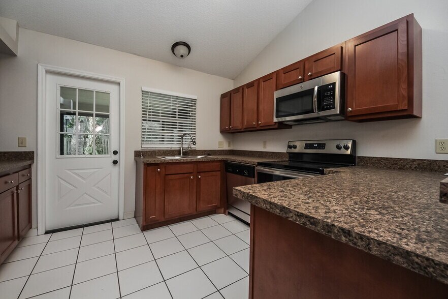 Building Photo - 711 White River Dr