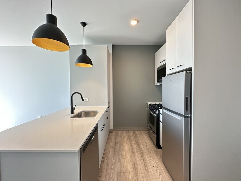 Building Photo - 2155 N Elston Ave