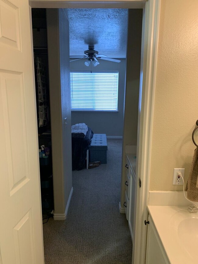 Building Photo - Beautiful 2 Bedroom Condo in North Orem