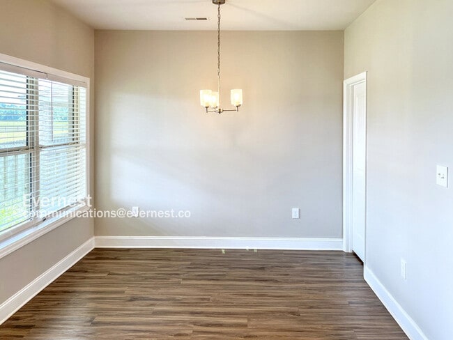 Building Photo - 104 Elaina Grey Ct