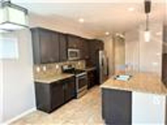 Building Photo - spacious 4 bedroom 2.5 bath home