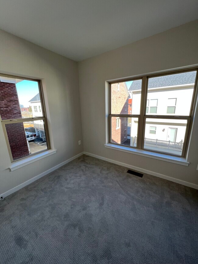 Building Photo - 930 Heights Alley