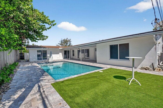 Building Photo - 714 SW 25th Ave