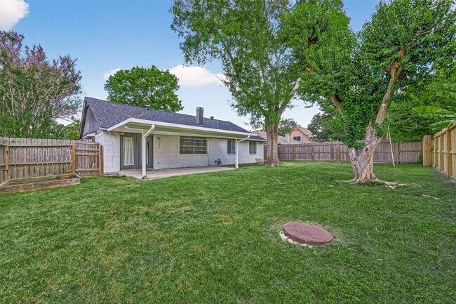 Building Photo - 16355 Sierra Grande Dr