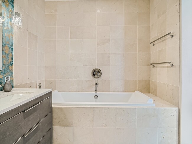 Building Photo - 2200 Victory Ave