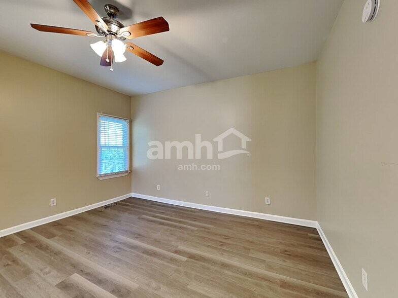 Building Photo - 1009 Bren Village Ct