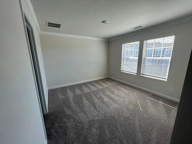 Building Photo - 2027 Tears Ln