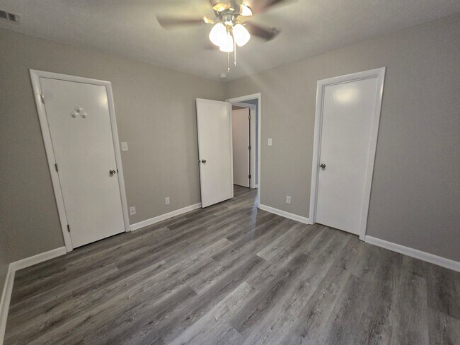 Building Photo - 3375 Galleria Dr