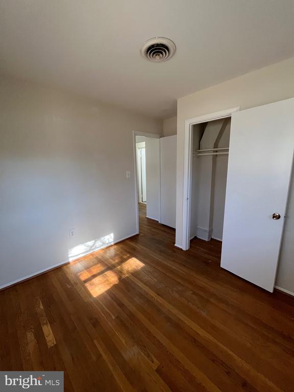 Building Photo - 1331 E Longview Dr